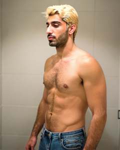 CuteBoyLooking