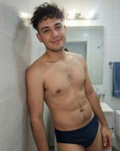 ThickDickVersLeo